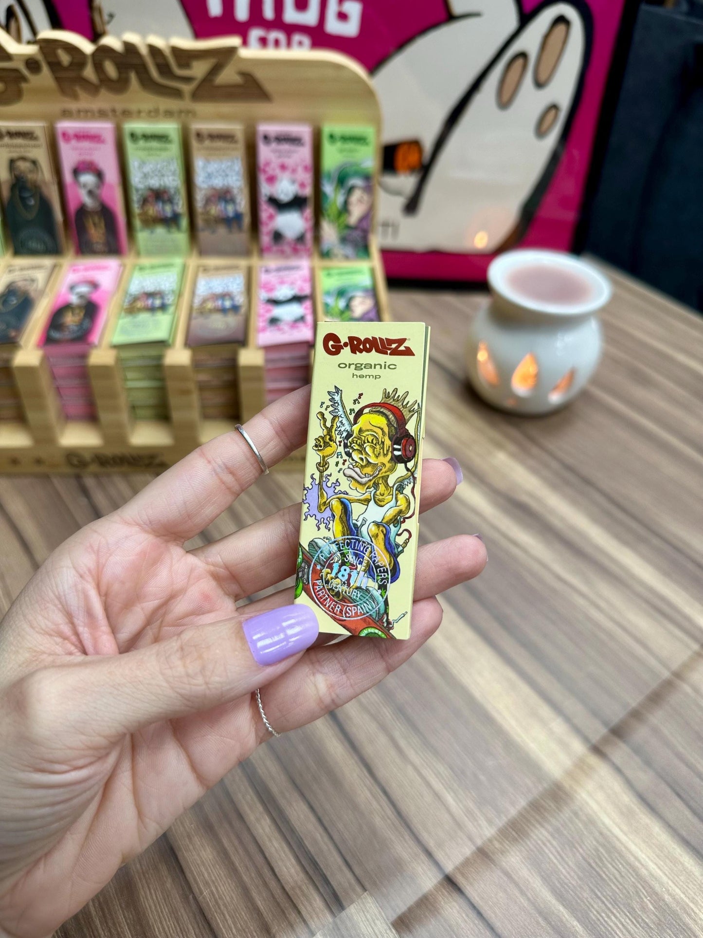 G-ROLLZ - 1 1/4 Size Rolling Papers , Tips & Poker.