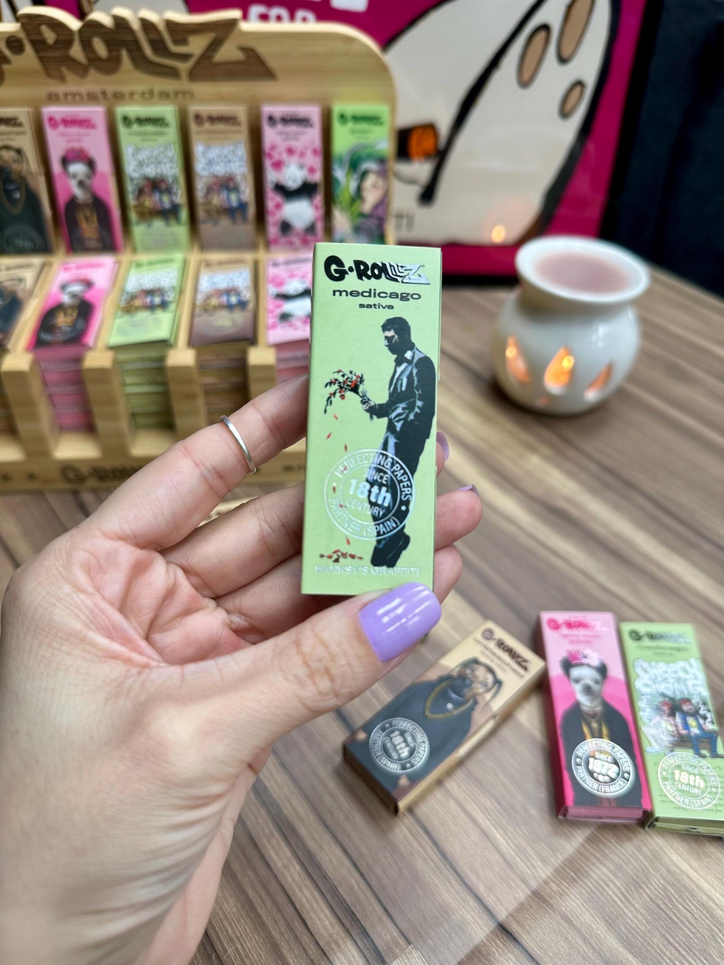 G-ROLLZ - 1 1/4 Size Rolling Papers , Tips & Poker.