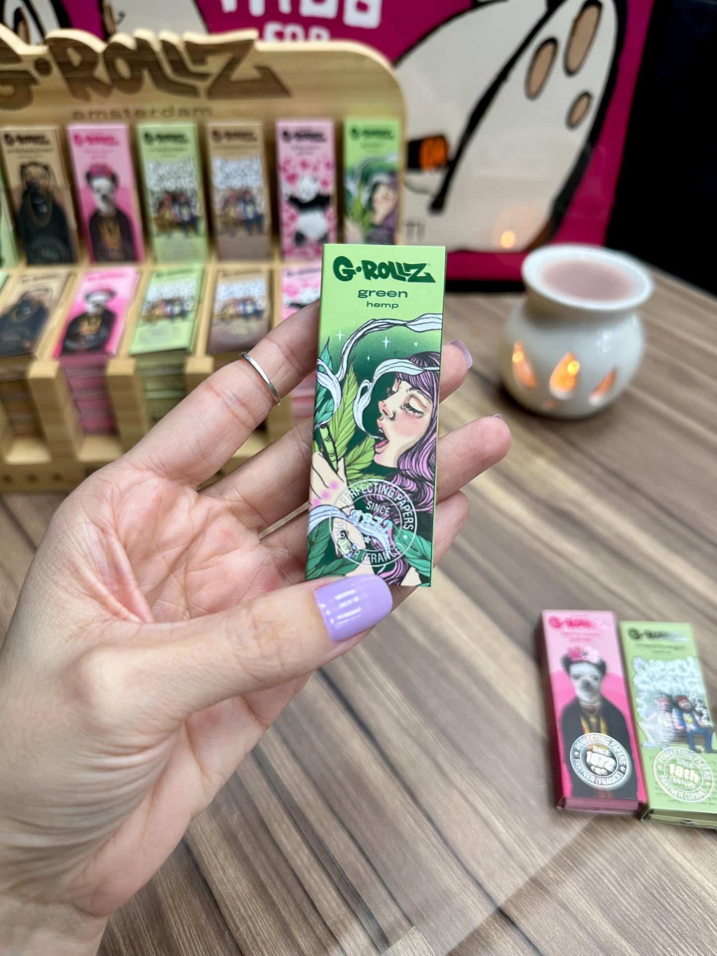 G-ROLLZ - 1 1/4 Size Rolling Papers , Tips & Poker.